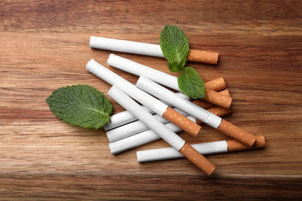 Menthol Cigarettes Mint Leaves Wooden Table Flat Lay — Stock Photo, Image
