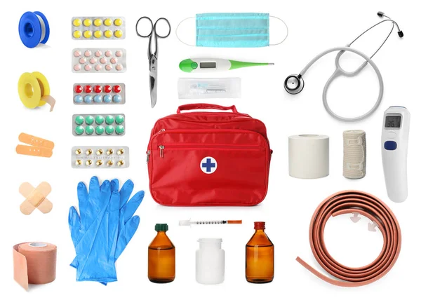 急救箱 白色背景的不同医疗用品设置 — 图库照片