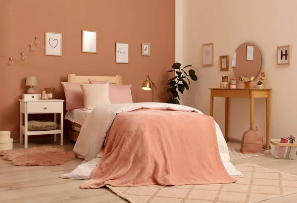 Interior Del Dormitorio Muchacha Adolescente Con Muebles Elegantes Hermosos Elementos — Foto de Stock