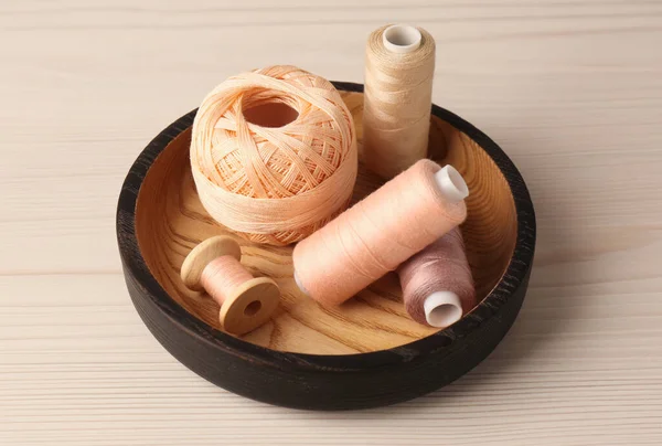 Bowl Color Sewing Threads Wooden Table — Stock Photo, Image