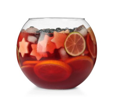 Beyaza izole edilmiş cam kase Red Sangria.