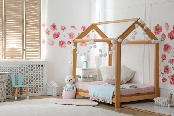 Elegante Habitación Infantil Interior Con Cama Madera Casa — Foto de Stock