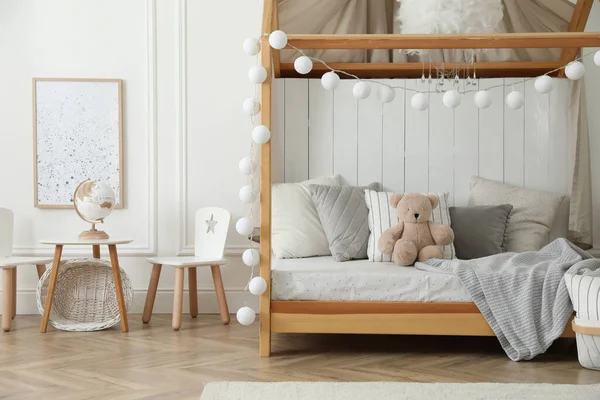 Yatağı Olan Çocuklar Için Şık Bir Oda Tasarım — Stok fotoğraf