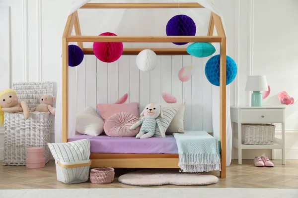 Habitación Elegante Para Niño Con Cama Casa Diseño Interiores —  Fotos de Stock