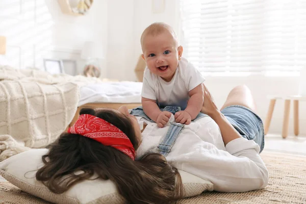 Young Mother Her Cute Baby Floor Home — Stock Photo, Image