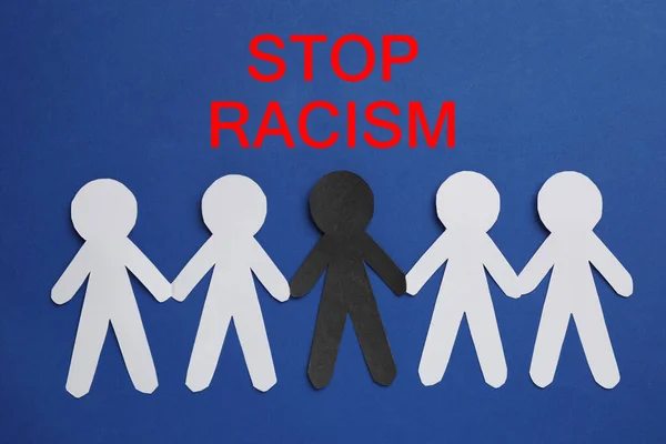 Worte Stop Racism Aus Würfeln Der Nähe Weißer Und Schwarzer — Stockfoto