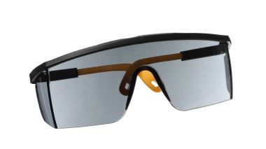 Koruyucu gözlükler beyaza izole edilmiş. Güvenlik ekipmanları