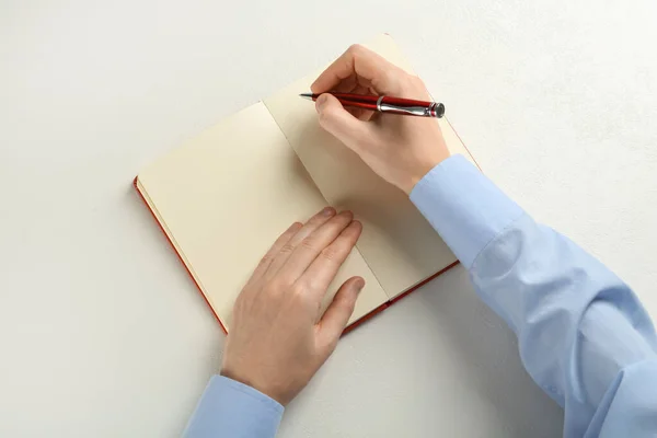 Homem Escrevendo Com Caneta Caderno Mesa Branca Vista Superior — Fotografia de Stock