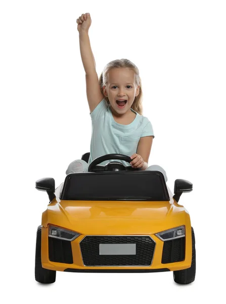 可愛いです女の子運転子供の電気おもちゃ車上の白い背景 — ストック写真