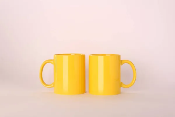 Tasses Vierges Céramique Jaune Sur Fond Clair — Photo