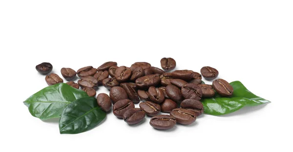 Pile Roasted Coffee Beans Fresh Leaves White Background — Stock Photo, Image