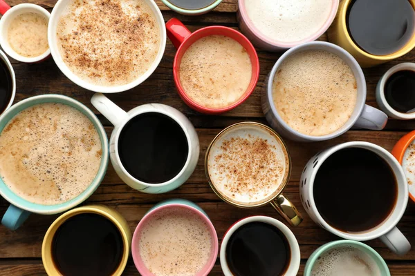 Muchas Tazas Diferentes Cafés Mesa Madera Puesta Plana — Foto de Stock