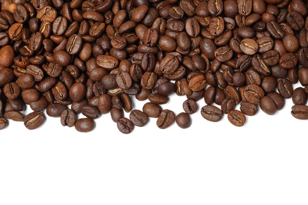 Veel Gebrande Koffiebonen Witte Achtergrond Bovenaanzicht — Stockfoto