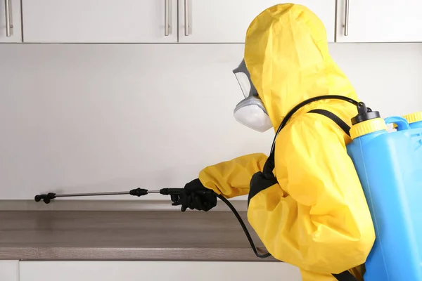 Pest Control Worker Spraying Pesticide Kitchen — Stock Photo, Image