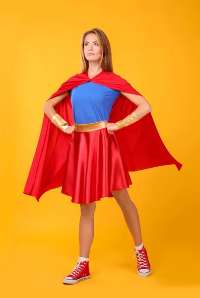 Donna Sicura Indossando Costume Supereroe Sfondo Giallo — Foto Stock