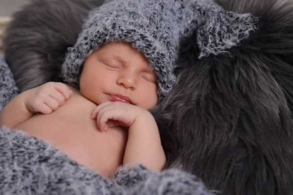 Adorable Newborn Baby Lying Faux Fur — Stock Photo, Image