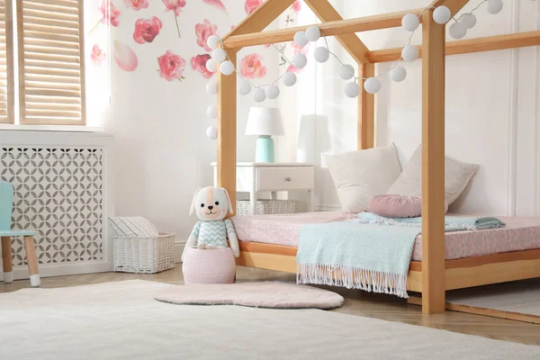 Elegante Habitación Infantil Interior Con Cama Madera Casa — Foto de Stock