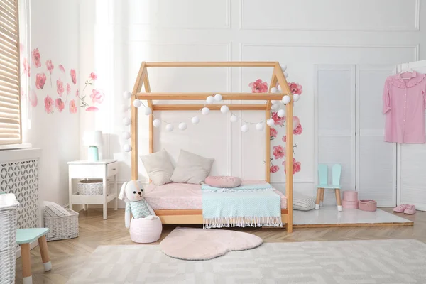 Elegante Habitación Infantil Interior Con Cama Madera Casa — Foto de Stock