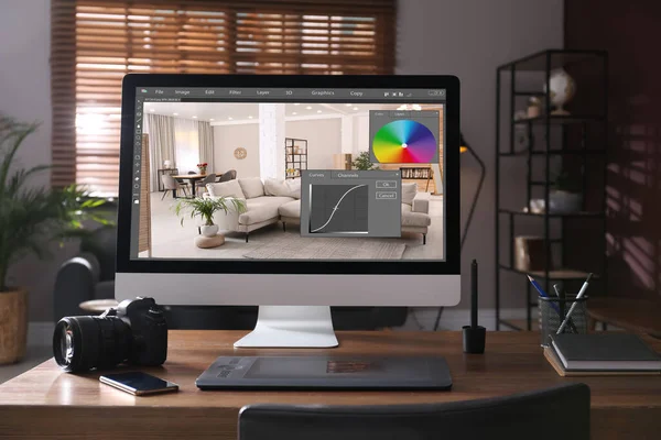 Рабочее Место Ретушера Компьютер Приложением Фоторедактора Фотоаппаратом Смартфоном Графическим Планшетом — стоковое фото