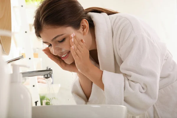 Beautiful Teenage Girl Washing Face Cleansing Foam Bathroom Skin Care — Stock Photo, Image