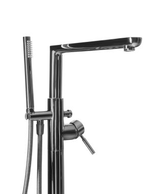 Beyaz arka planda el banyosu olan modern banyo musluğu.