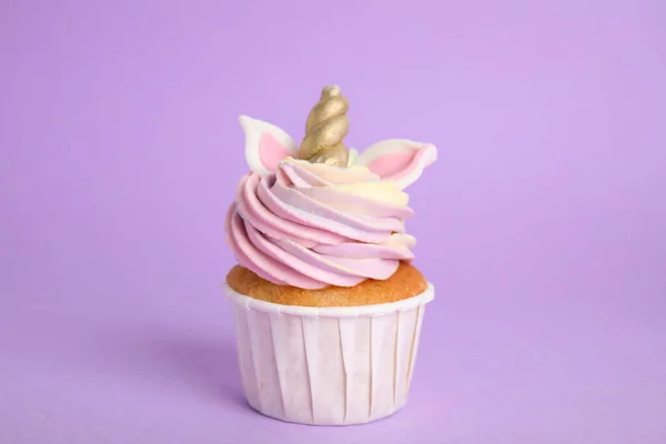 Χαριτωμένο Γλυκό Μονόκερος Cupcake Βιολέτα Φόντο — Φωτογραφία Αρχείου