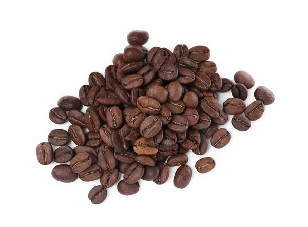 Stapel Gebrande Koffiebonen Witte Achtergrond Bovenaanzicht — Stockfoto
