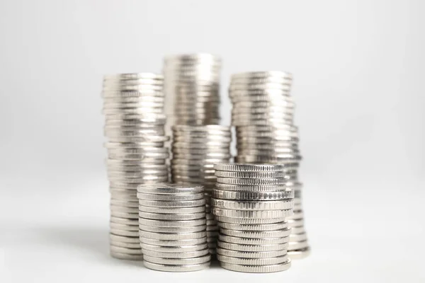 Mnoho Euromincí Naskládané Bílém Pozadí Detailní Záběr — Stock fotografie