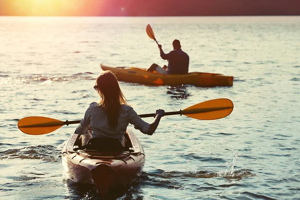 Couple Kayaking River Evening Back View Summer Activity — Stock Photo, Image