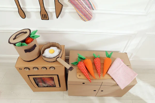 Una Estufa De Utensilios Cocina De Carton Para Niños Cocina Cartón
