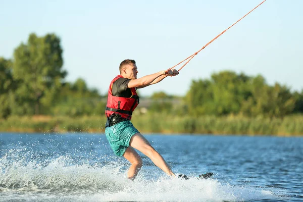 Чоловік Прокидається Річці Екстремальні Водні Види Спорту — стокове фото