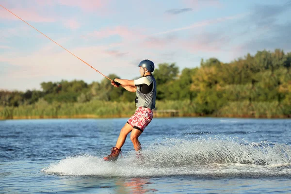 Ragazzino Che Sveglia Sul Fiume Sport Acquatici Estremi — Foto Stock