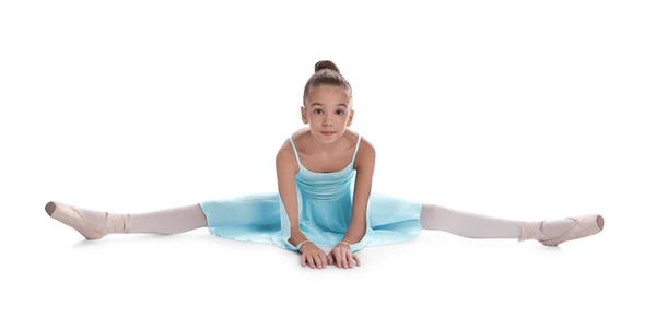 Schön Gekleidete Kleine Ballerina Sitzt Auf Split Vor Weißem Hintergrund — Stockfoto