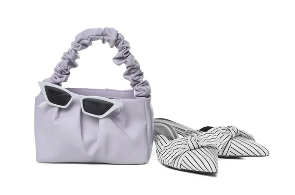时尚女人的包 太阳镜和鞋子与白色隔离 — 图库照片