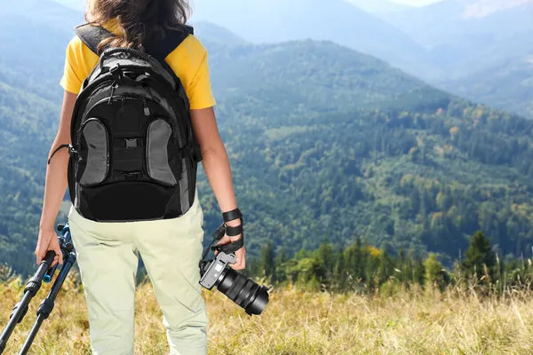 Photographer Backpack Camera Tripod Surrounded Breathtakingly Beautiful Nature — Stock Photo, Image