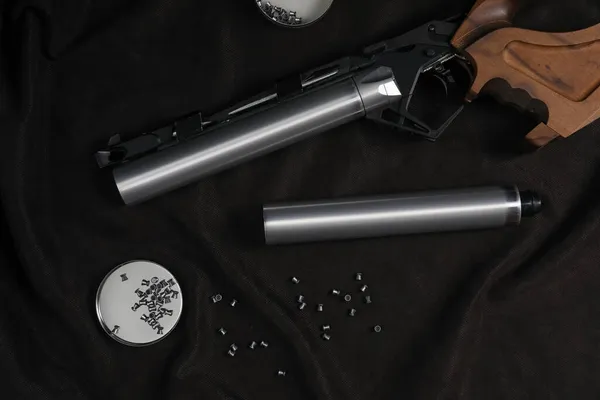 Strzelanie Broni Standardowy Pistolet Amunicja Ciemnej Tkaninie Płaskie Ułożenie — Zdjęcie stockowe