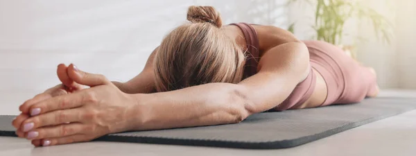 Woman Practicing Yoga Floor Home Horizontal Banner Design — Stock Photo, Image