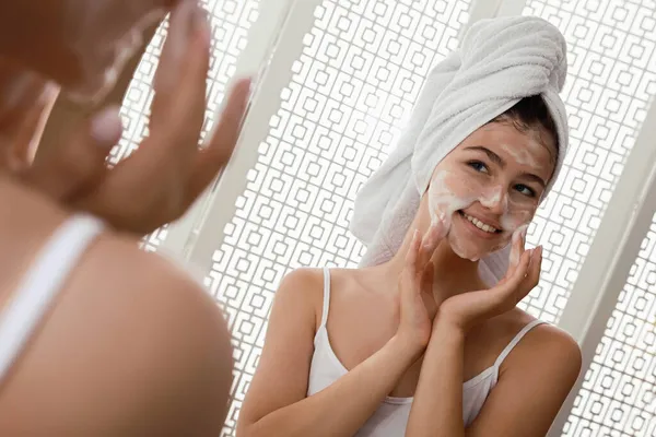 Beautiful Teenage Girl Applying Cleansing Foam Face Mirror Home Skin — Stock Photo, Image