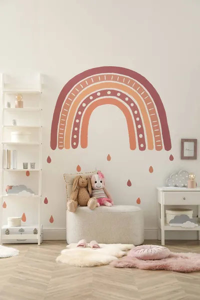 Interior Habitación Del Niño Con Pintura Arco Iris Pared — Foto de Stock