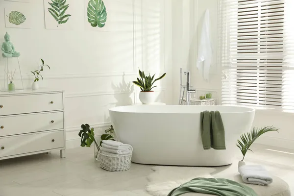 Élégant Intérieur Salle Bain Avec Des Plantes Vertes Design Intérieur — Photo