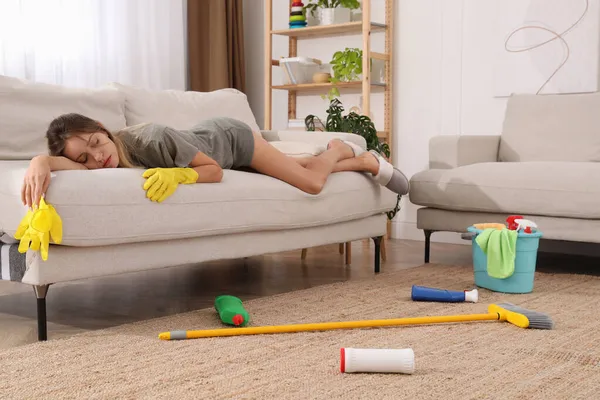 Tired Young Mother Sleeping Sofa Messy Living Room — Stock Photo, Image