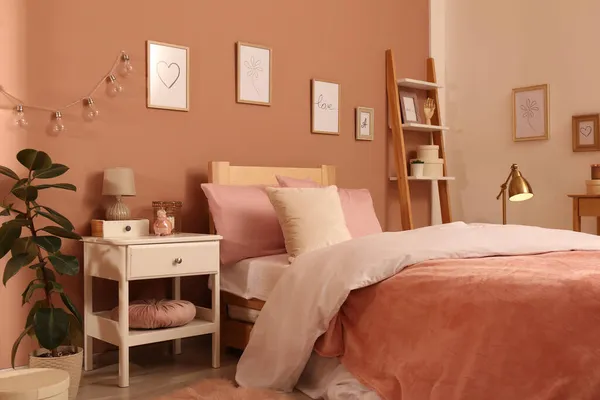 Genç Bir Kızın Yatak Odasının Içinde Şık Mobilyalar Güzel Dekorlar — Stok fotoğraf