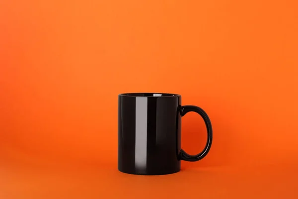 Чистый Черный Керамическая Кружка Оранжевом Фоне — стоковое фото