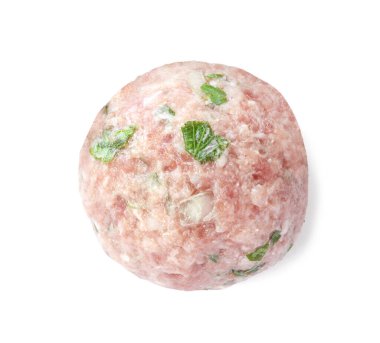 Bir taze çiğ köfte. Beyazın üstünde izole edilmiş, üst manzara.
