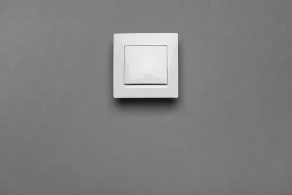 Witte Lichtschakelaar Grijze Achtergrond Ruimte Voor Tekst — Stockfoto