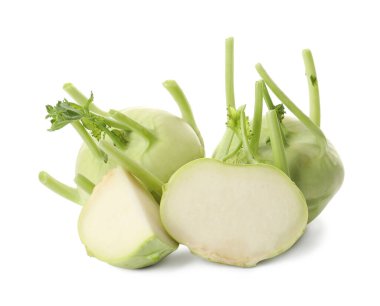 Beyaz arkaplanda kohlrabi bitkileri var.