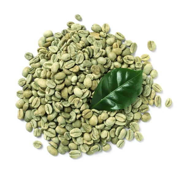 Stapel Groene Koffiebonen Blad Witte Achtergrond Bovenaanzicht — Stockfoto