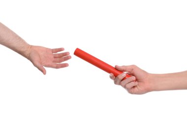 Beyaz arka planda bayana copu veren kadın, yakın plan.