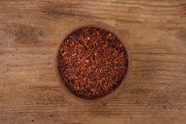 Hojas Secas Rooibos Cuenco Sobre Mesa Madera Vista Superior — Foto de Stock