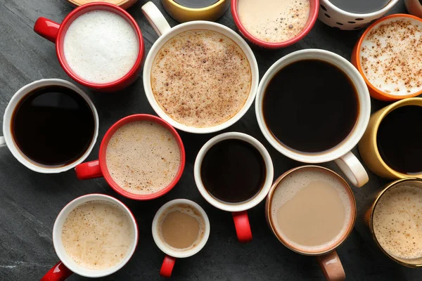Viele Tassen Mit Verschiedenen Kaffees Auf Schiefertisch Flach Gelegt — Stockfoto